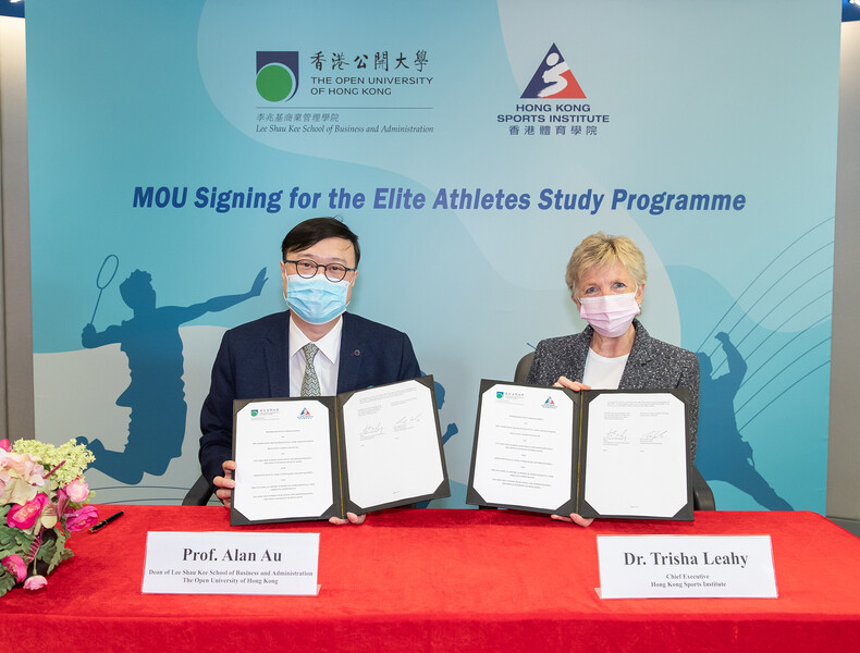 <p>Dr Trisha Leahy SBS BBS, Chief Executive of the HKSI (right) and Prof Alan Au, Dean of Lee Shau Kee School of Business and Administration of The Open University of Hong Kong (left) sign MOU offering more choices of educational opportunity for full-time elite athletes.&nbsp;</p>
